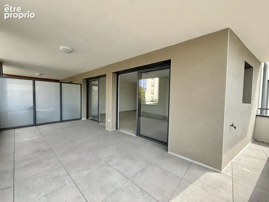 Appartement T3 récent avec deux balcons, garage et ascenseur - photo 5