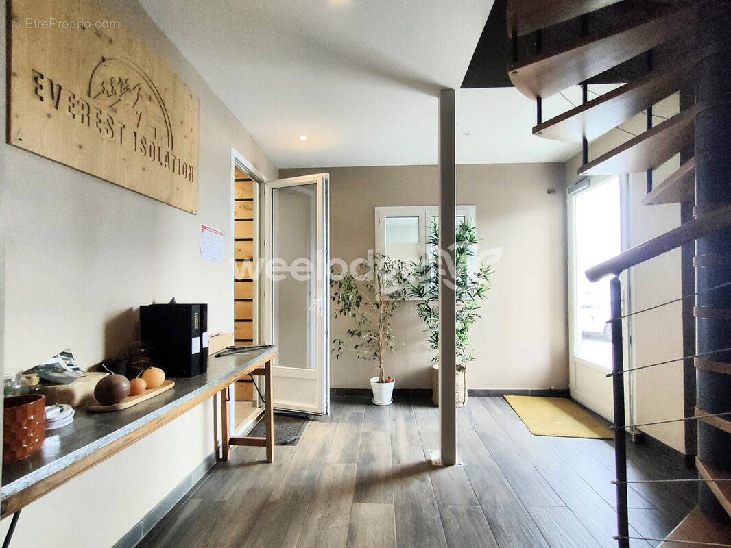 Entrée du batiment - Commerce à ORANGE