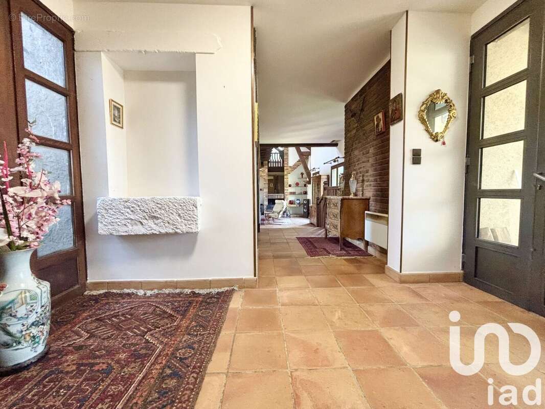 Maison 215 m² à Presles-En-Brie  - photo 4