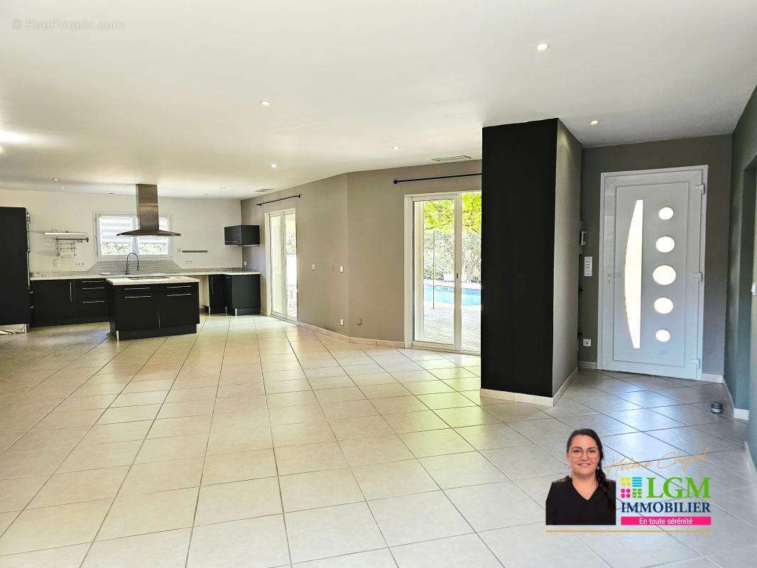 Maison familiale de standing avec piscine – 180 m² – Terrain de 1 600 m² - photo 5