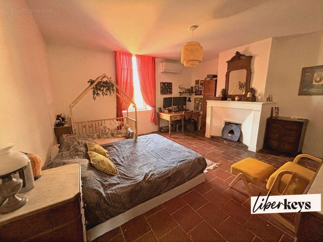 Maison de caractère rénovée – Hyper centre de Gaillac – 238 m² habitables – Jardin - photo 8