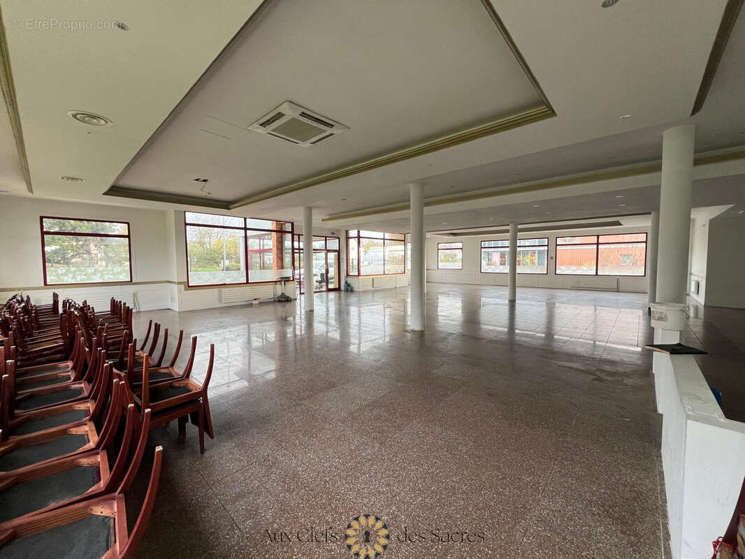 Local commercial - photo 12