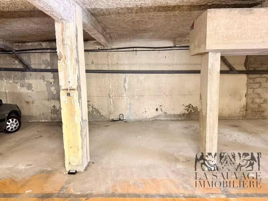 Parking à MONTREUIL
