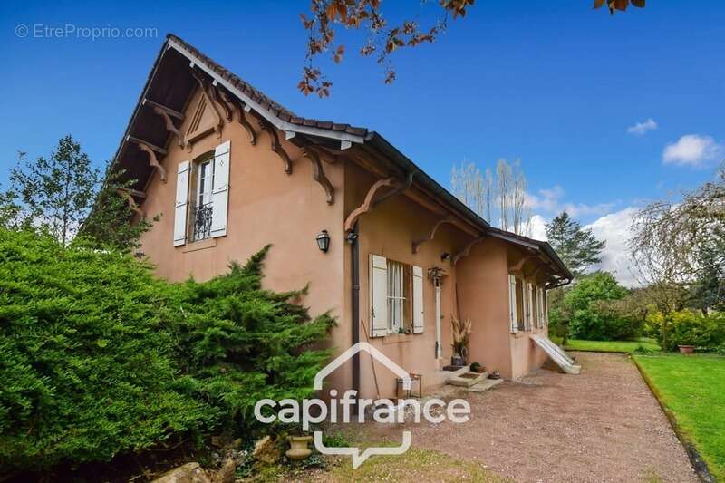 Maison à PIERRE-DE-BRESSE