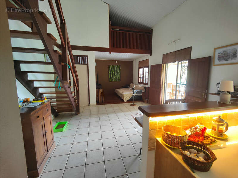 Maison à REMIRE-MONTJOLY