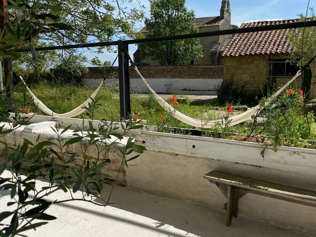 Maison à CHEF-BOUTONNE