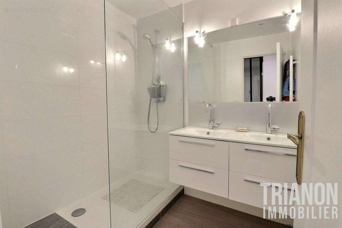 Appartement à LE MESNIL-LE-ROI