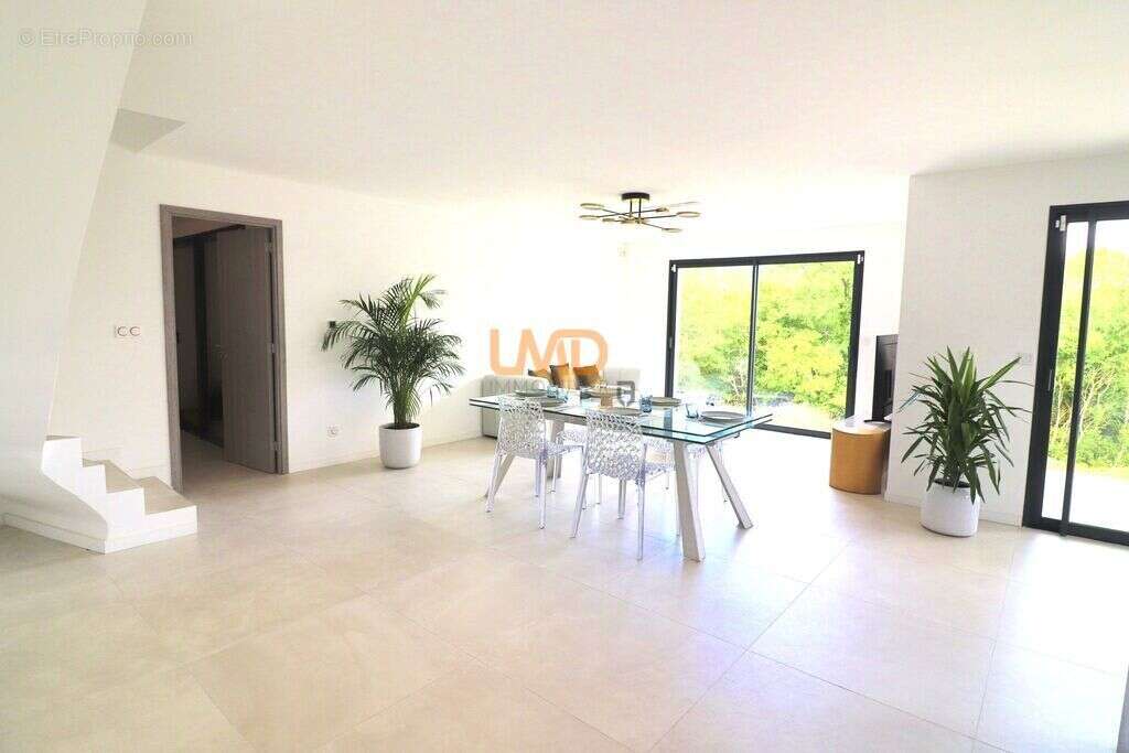 Besse sur Issole dans le Var: maison T6 145m2 terrain 670m2 - photo 3