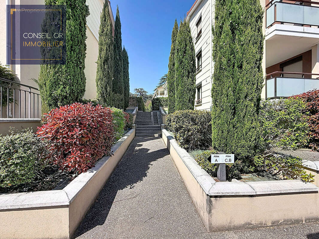 Appartement à SAINT-GENIS-LAVAL