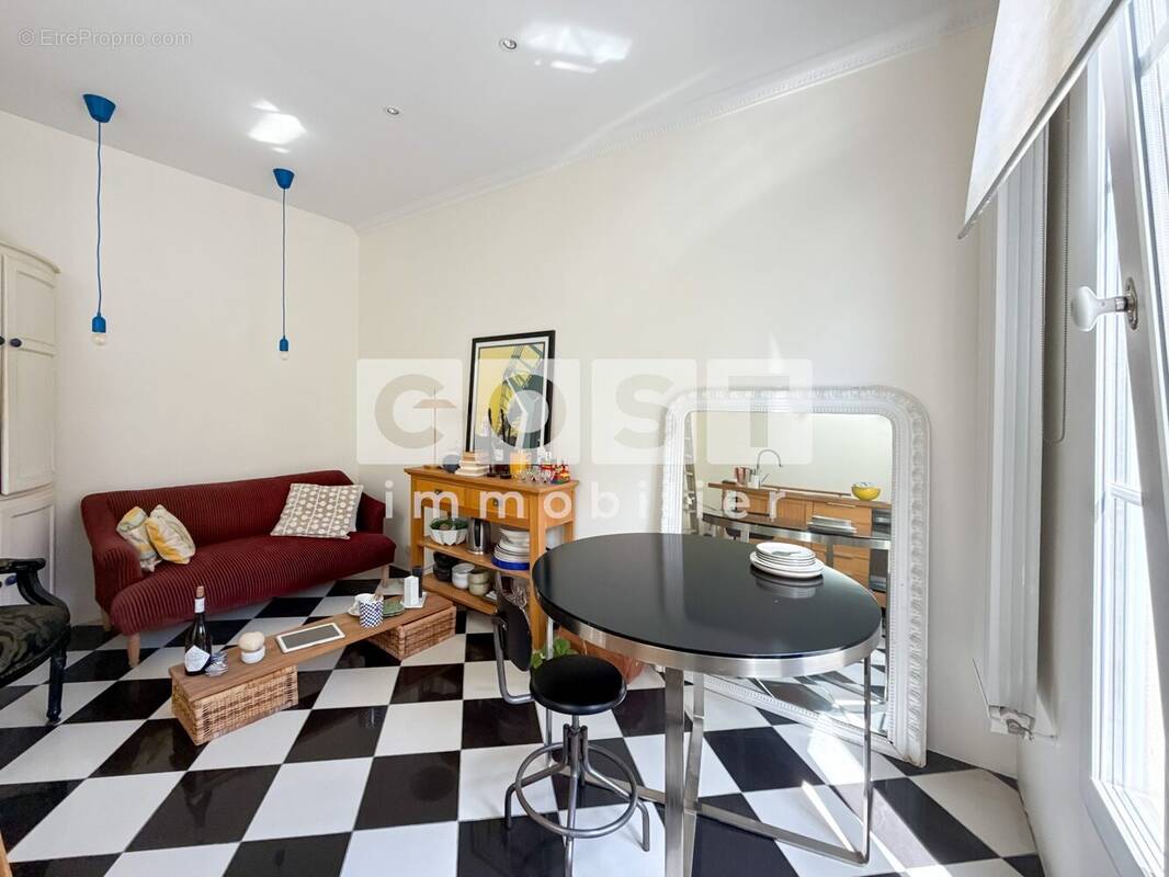 Appartement à LA GARENNE-COLOMBES