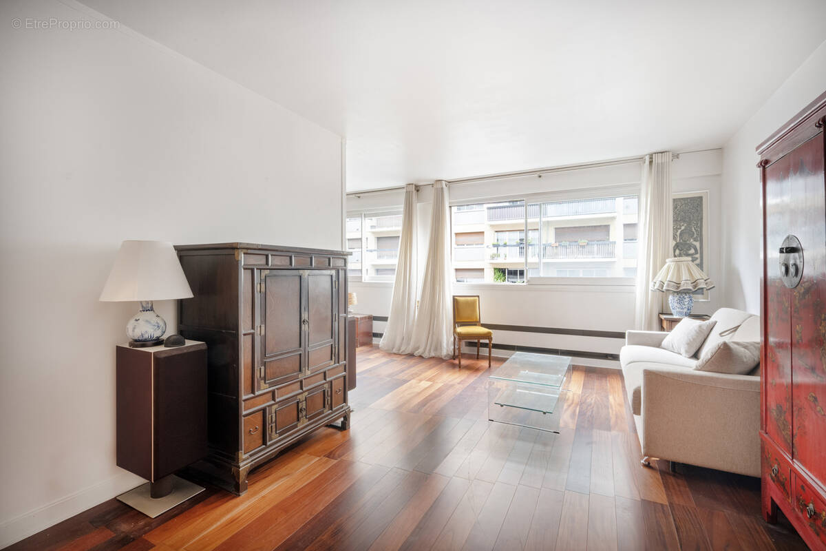 Appartement à PARIS-15E