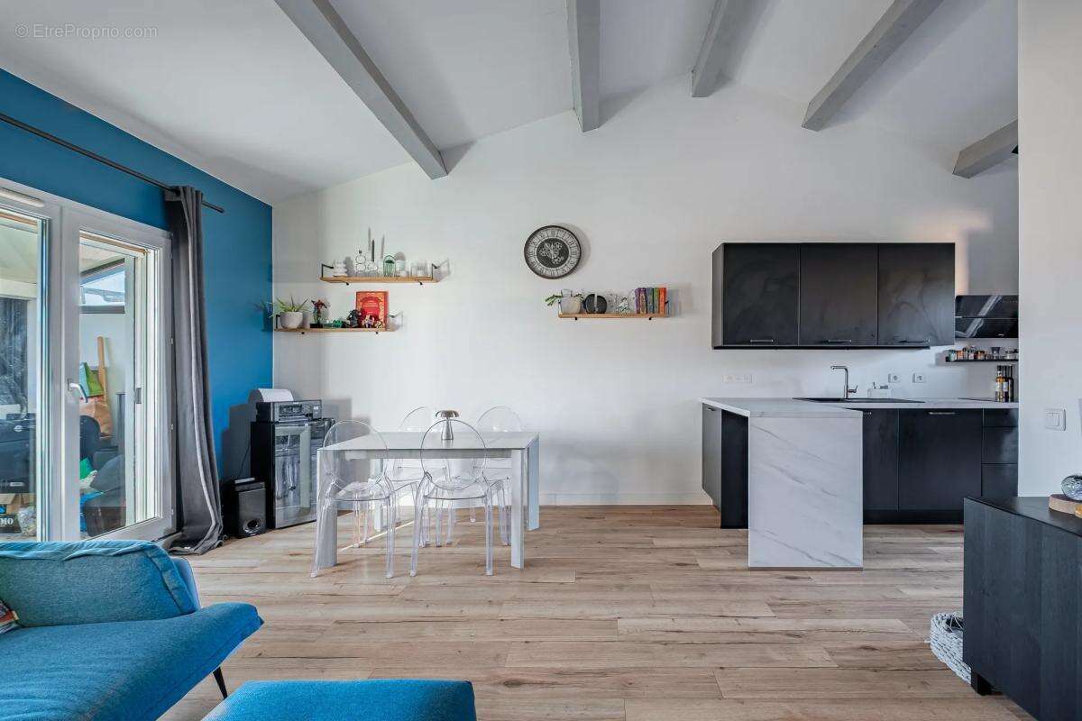 Appartement à COGOLIN