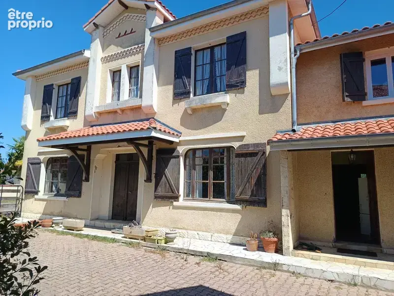 Ensemble immobilier compose de deux habitations avec depandances - photo 2