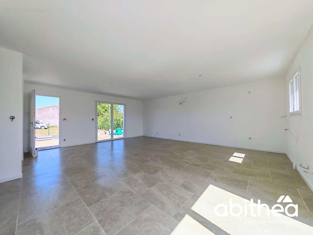 Maison F4 neuve de 90 m2 située à Galgon ! - photo 5