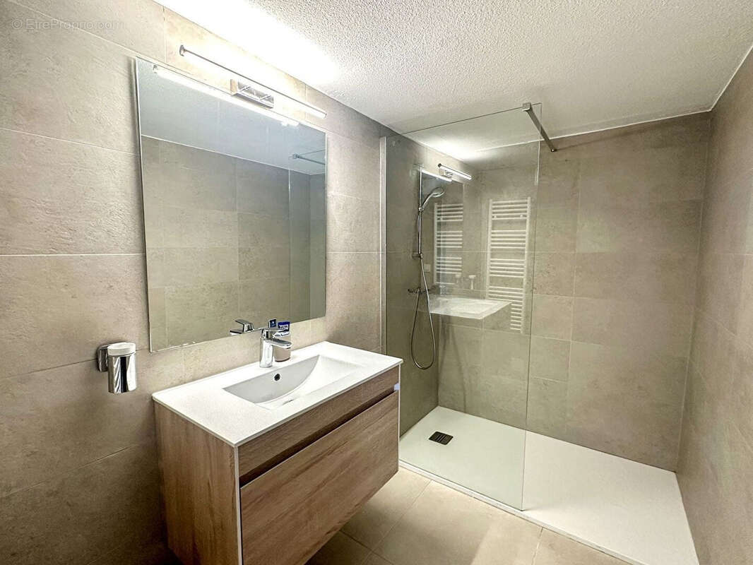 Maison à ROQUEBRUNE-SUR-ARGENS