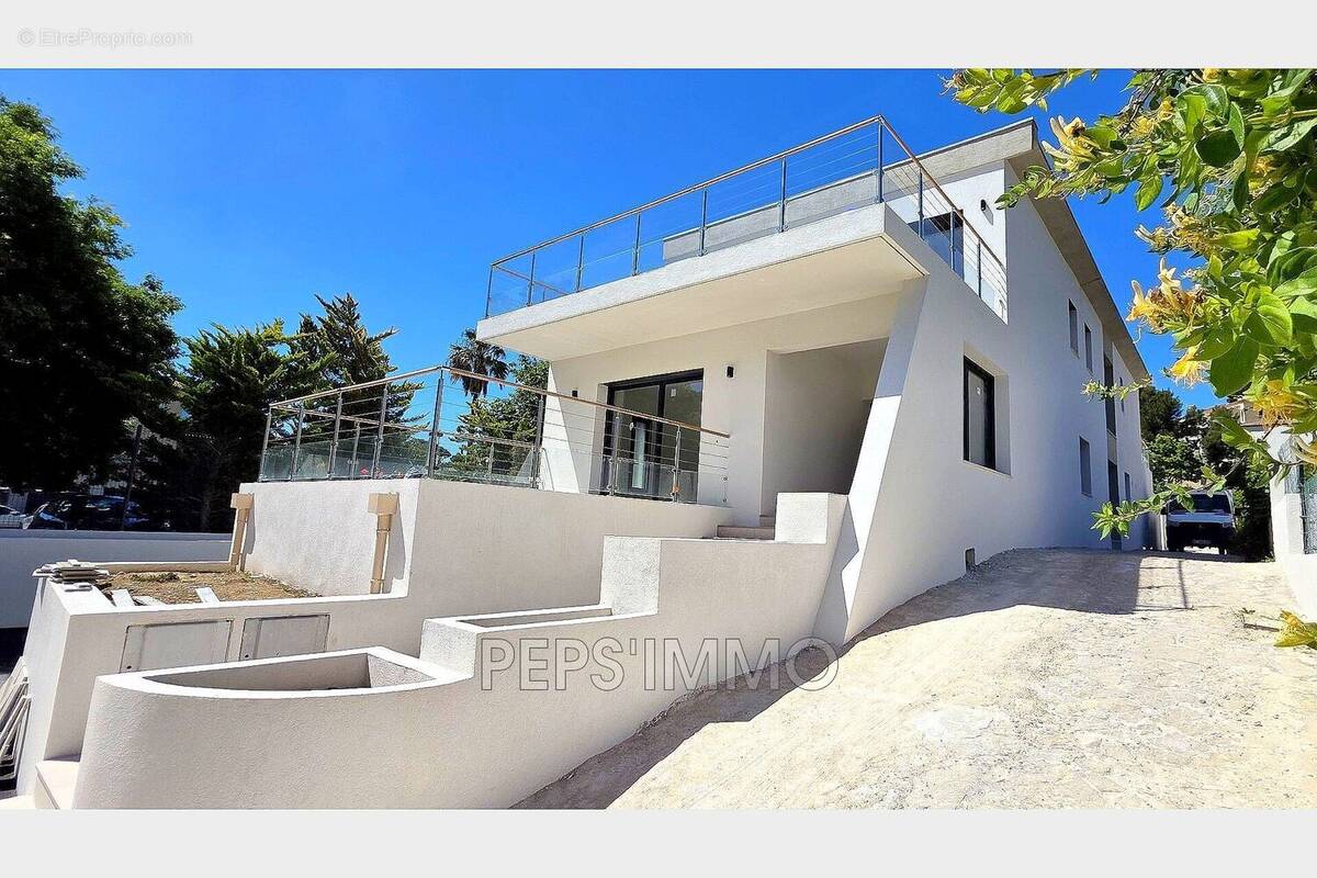 Appartement à CARRY-LE-ROUET