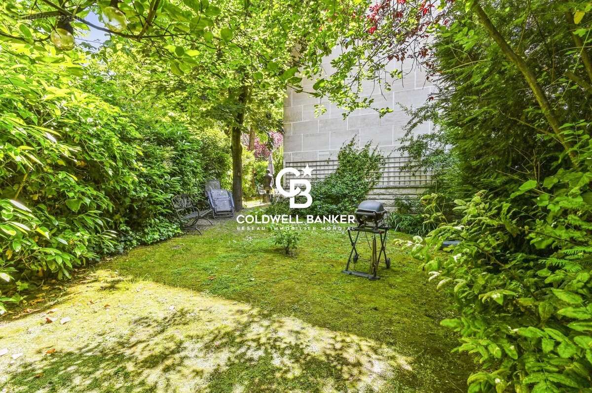 Appartement à NEUILLY-SUR-SEINE