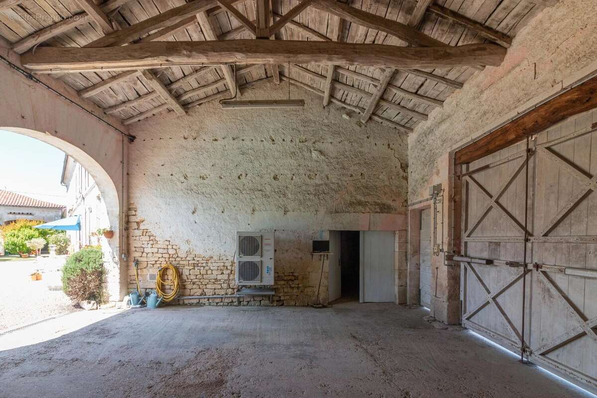 Maison à SAINT-SULPICE-DE-COGNAC