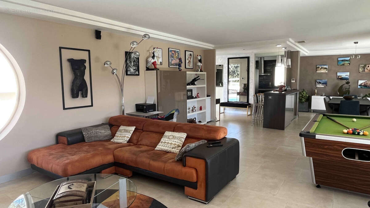 Maison à SAINT-MARCEL-DE-CAREIRET