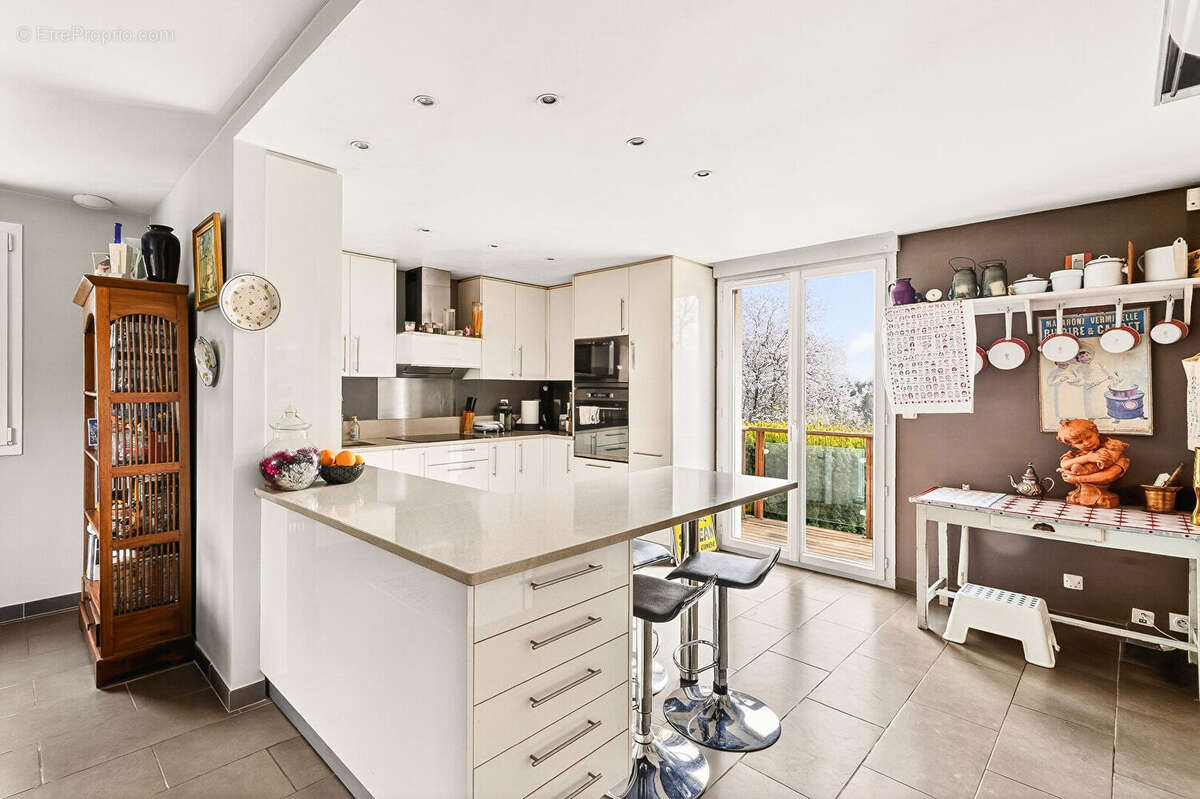 LES LOGES-EN-JOSAS - BELLE MAISON  200M2 sur un terrain arobiré de 1223m2 - photo 10
