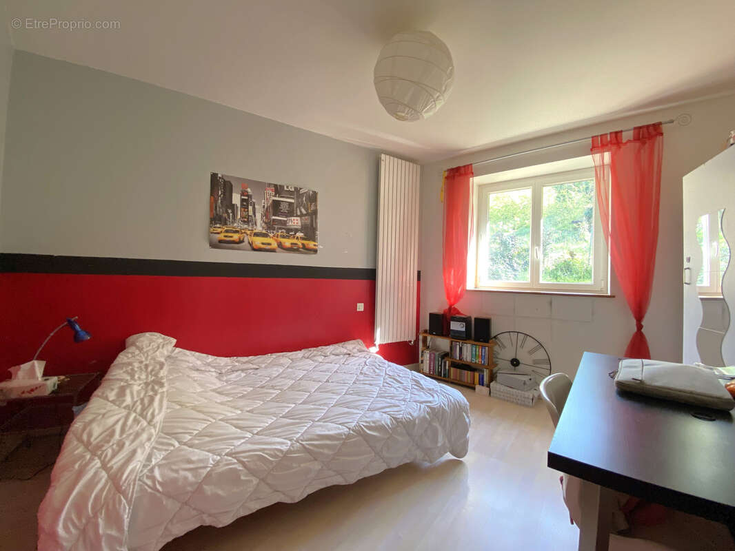 Maison à MONTROMANT