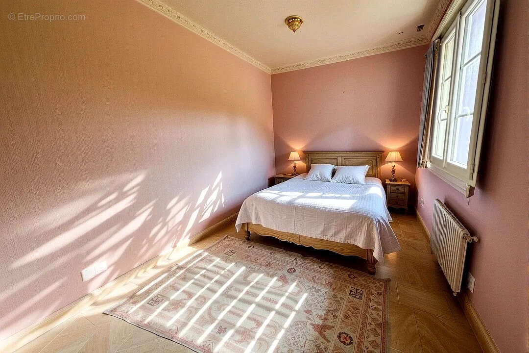 Maison à DONVILLE-LES-BAINS