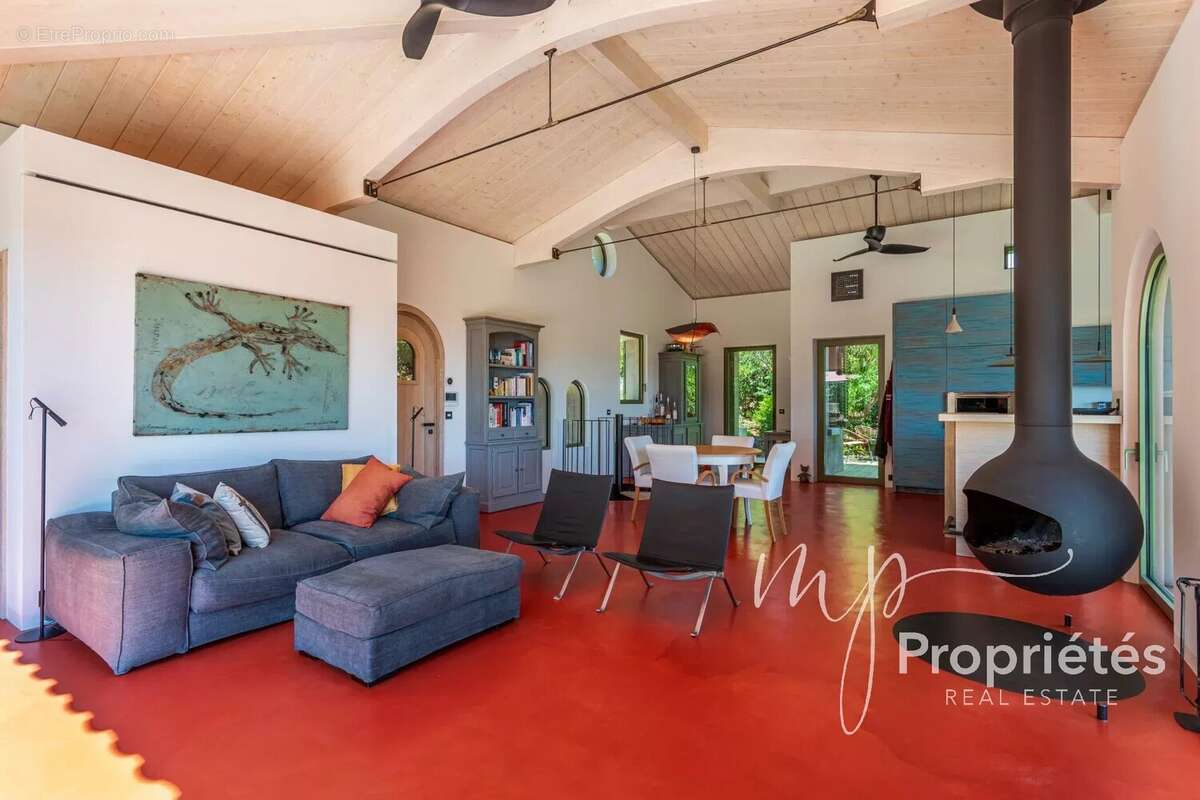 Maison à BORMES-LES-MIMOSAS