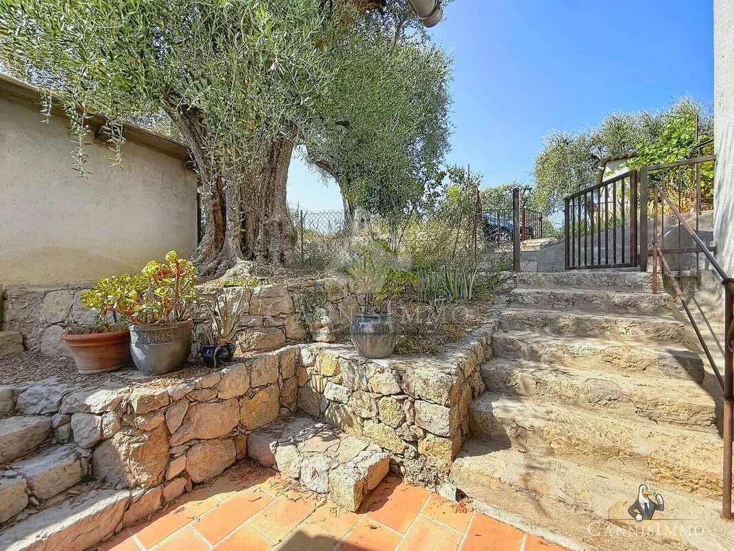 Maison de caractère de 1789 - 8pièces - vue panoramique GRASSE - photo 3