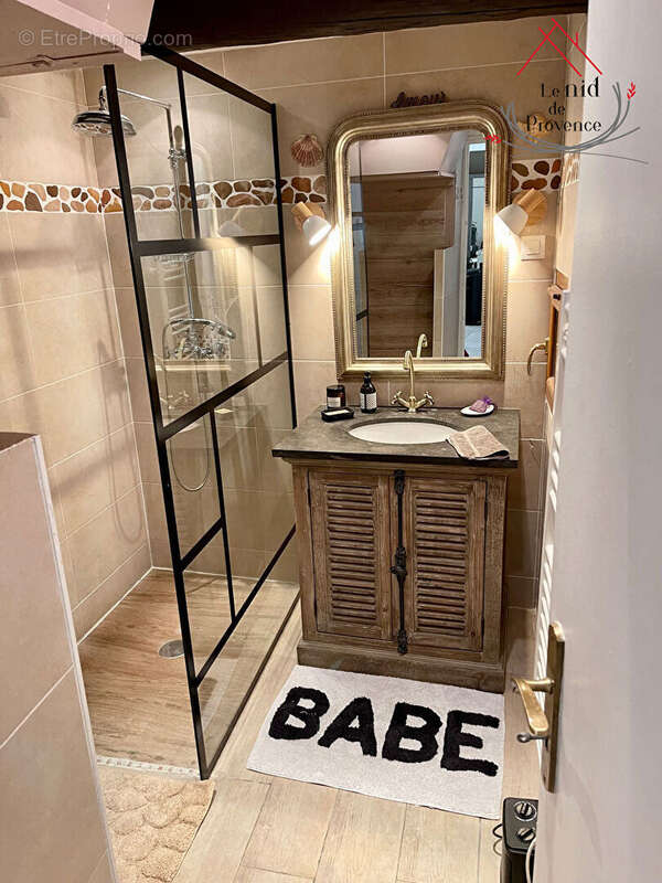 Appartement à PERNES-LES-FONTAINES