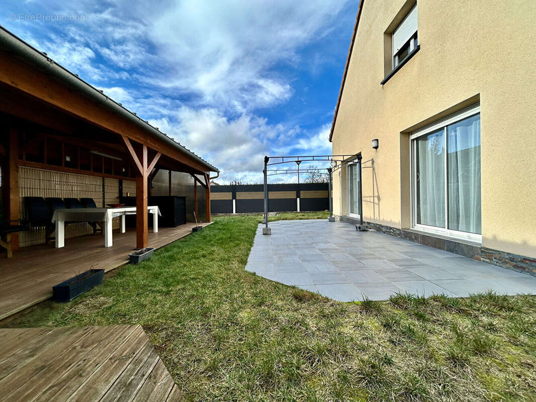 Maison à SAINT-PAVACE