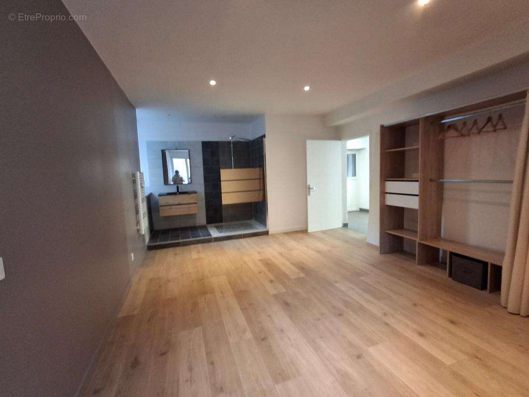 Maison à SAINT-JULIEN-DE-VOUVANTES