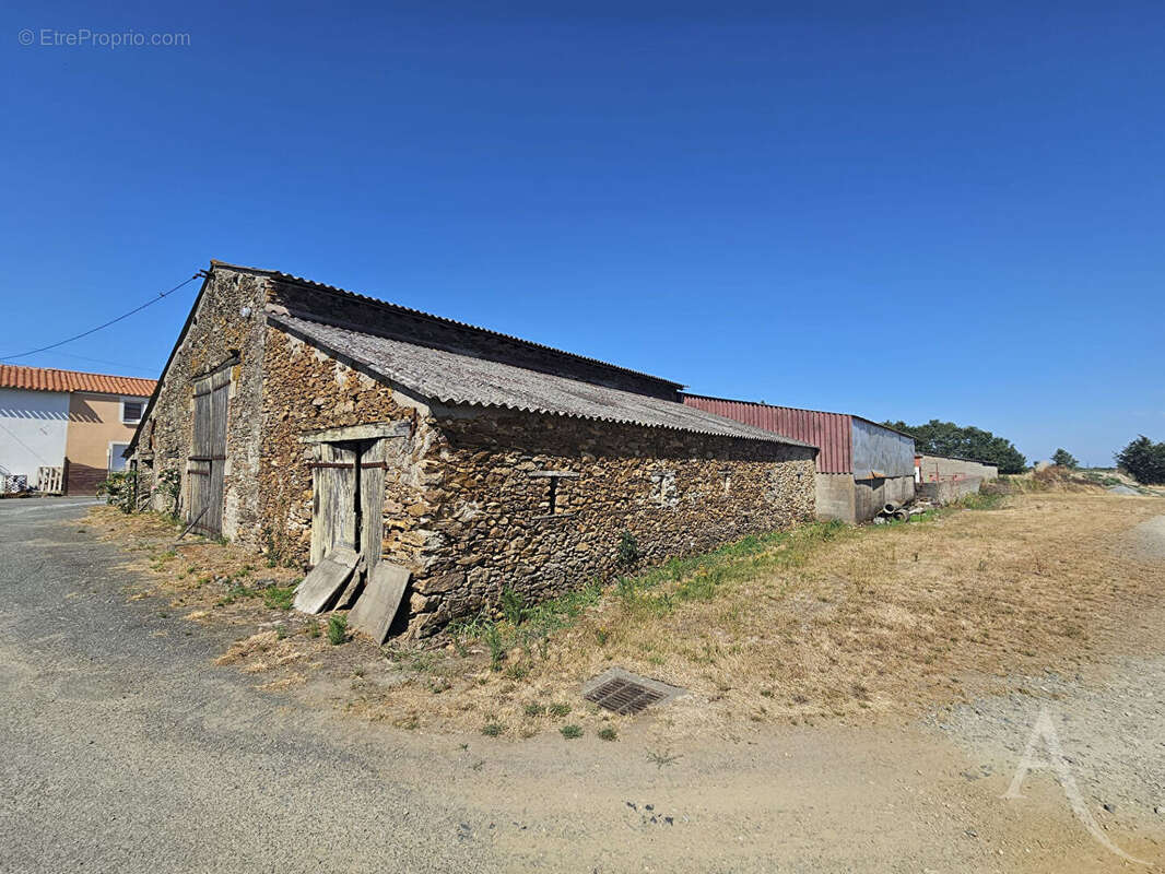 Grange à réhabiliter 250 m² - photo 4