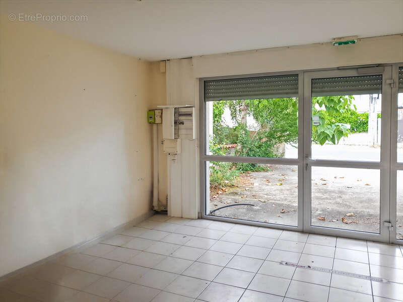 Local/bureau à vendre  (79) - photo 3