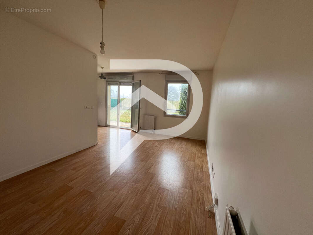 Appartement à LE MESNIL-SAINT-DENIS