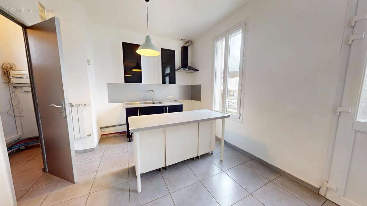 Maison à LE MESNIL-SAINT-DENIS