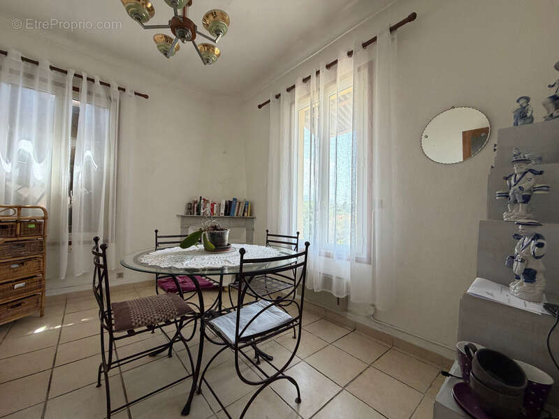 L'Île-Rousse centre – Ensemble immobilier 200 m² sur 1600 m² terrain à fort potentiel à 100 mètres des plages - photo 2