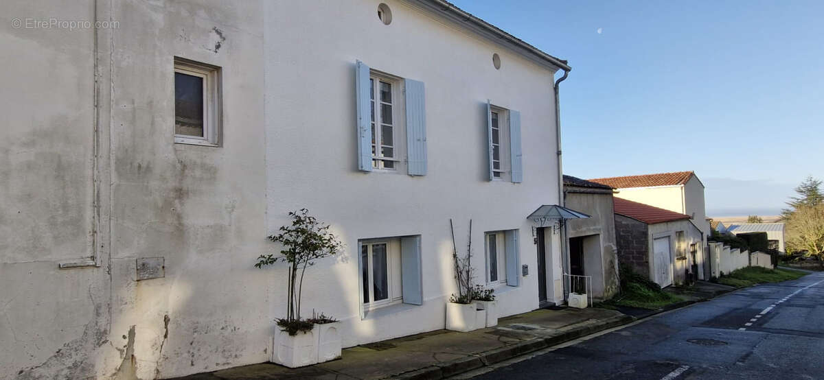 Maison à MORTAGNE-SUR-GIRONDE