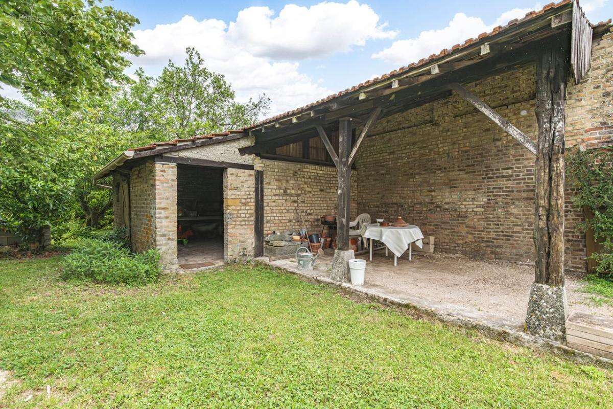 Maison de charme, jardin et dépendances - photo 17