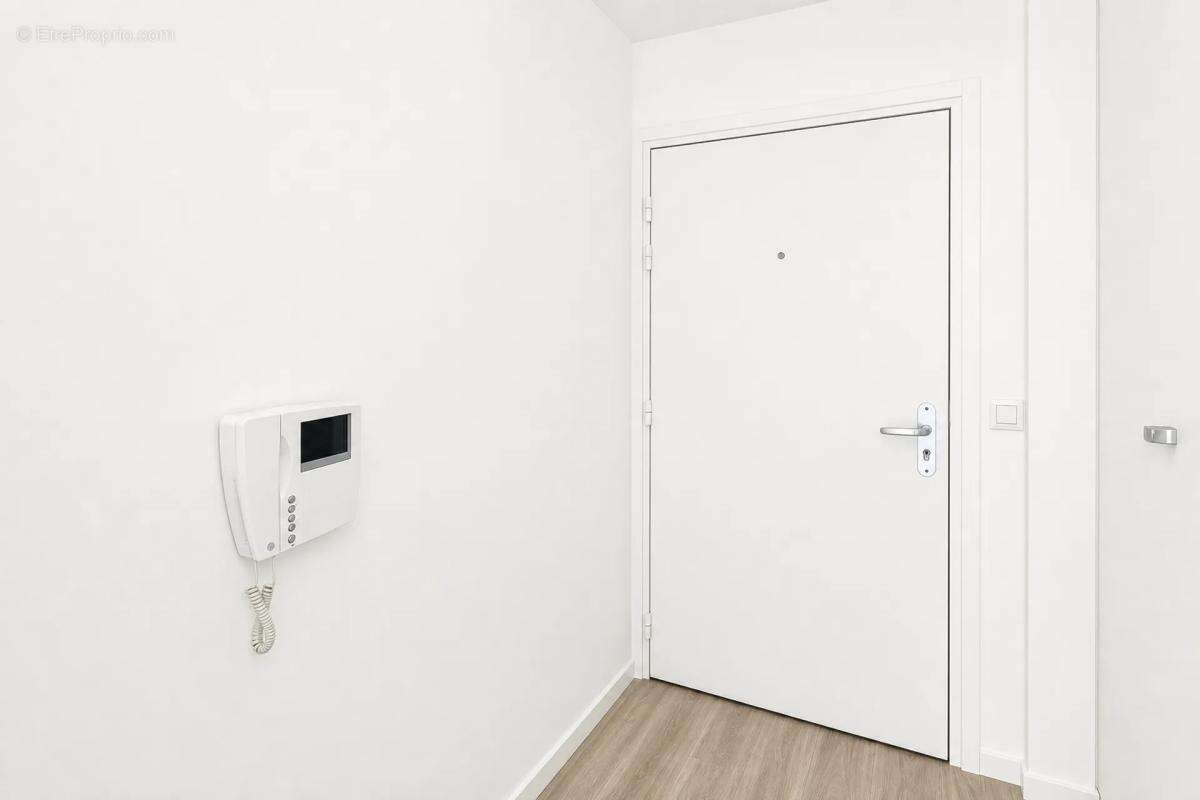 Charmant studio rénové avec parking à Corbeil-Essonnes - photo 3