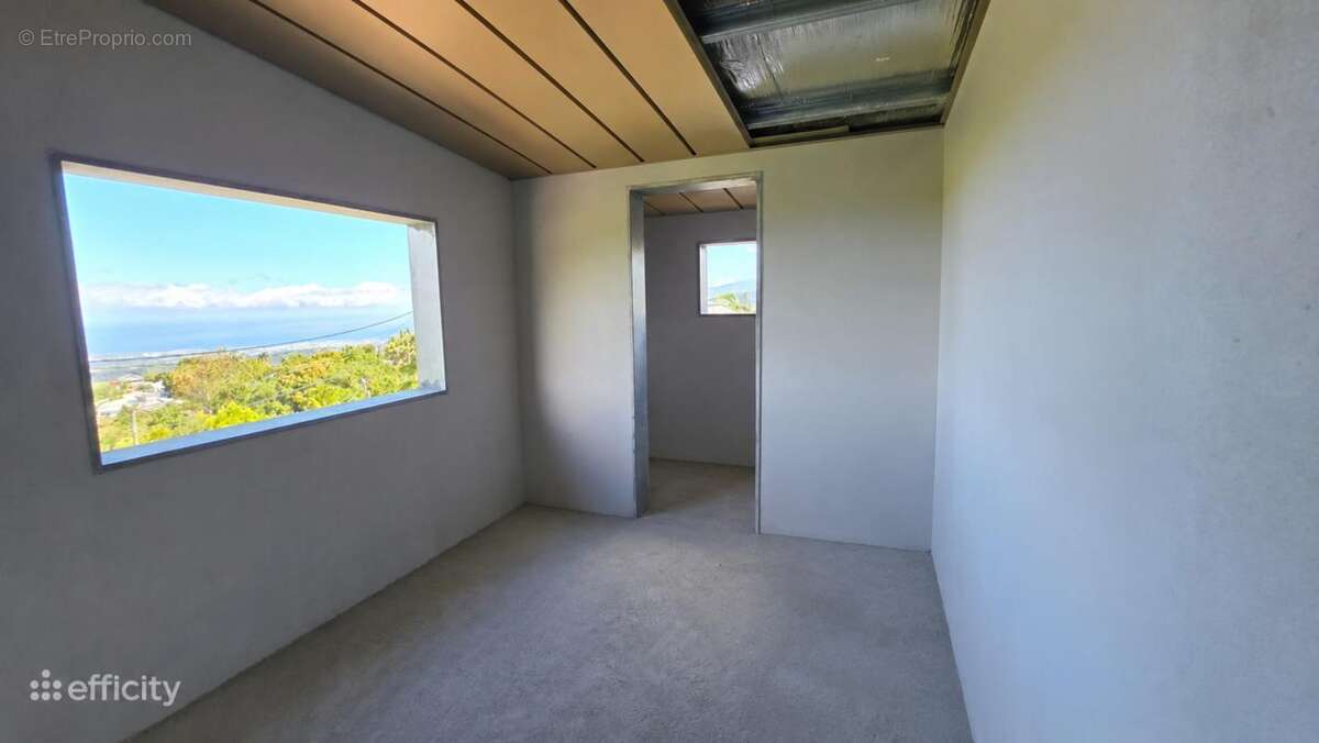 Maison 89 m² à Le Tampon  - photo 4