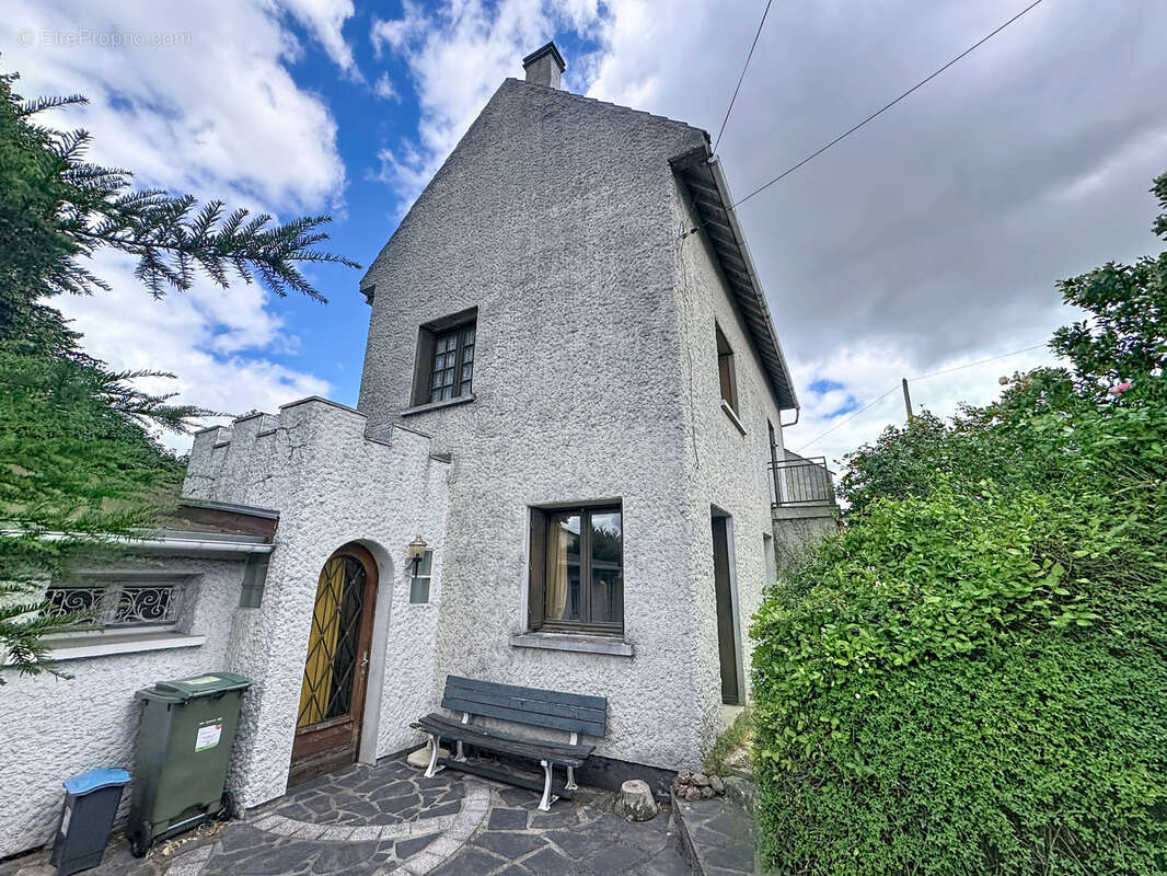 Maison à PARAY-VIEILLE-POSTE