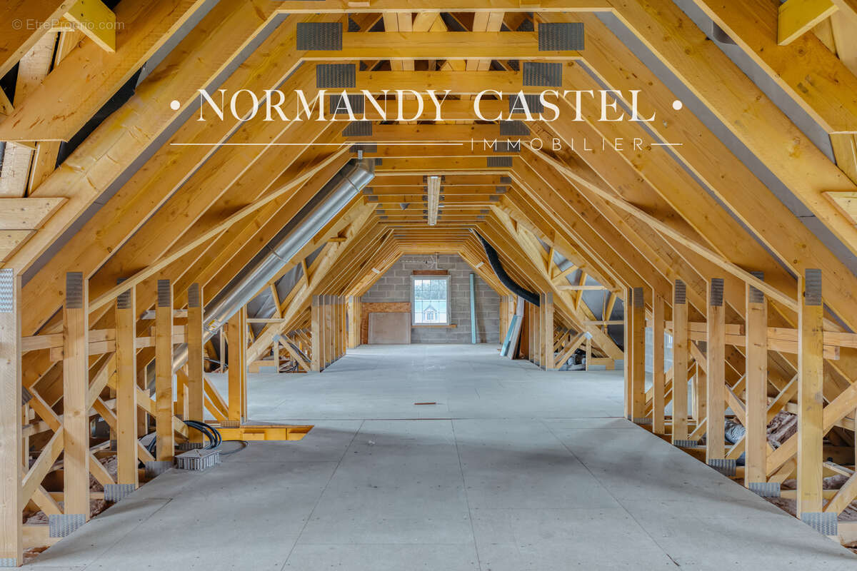 Maison à SAINT-ETIENNE-LA-THILLAYE