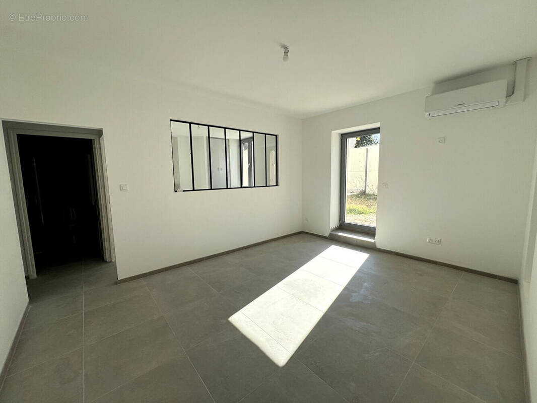 Appartement à VOLONNE