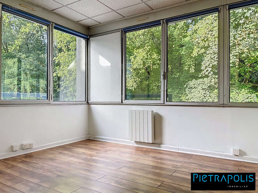 Bureau 97m² - Commerce à LISSIEU