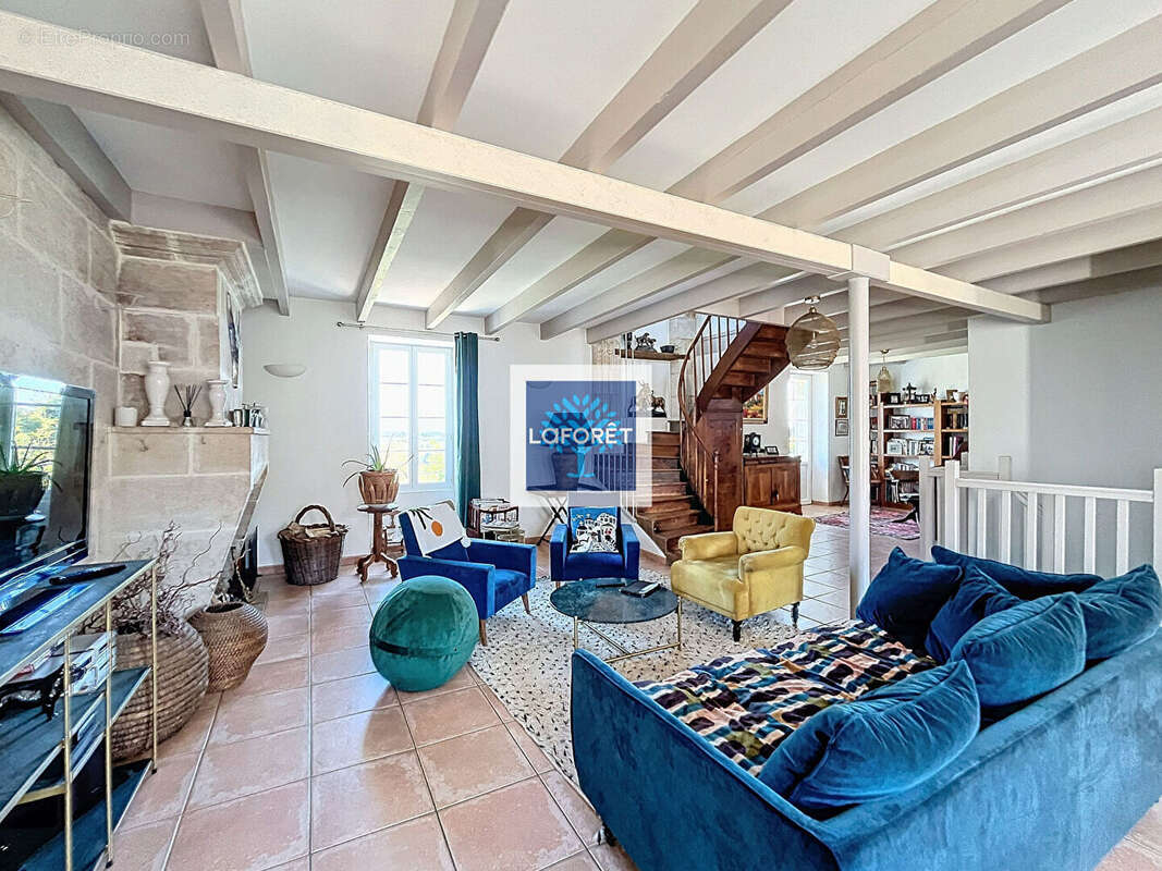 Maison à MONTLIEU-LA-GARDE