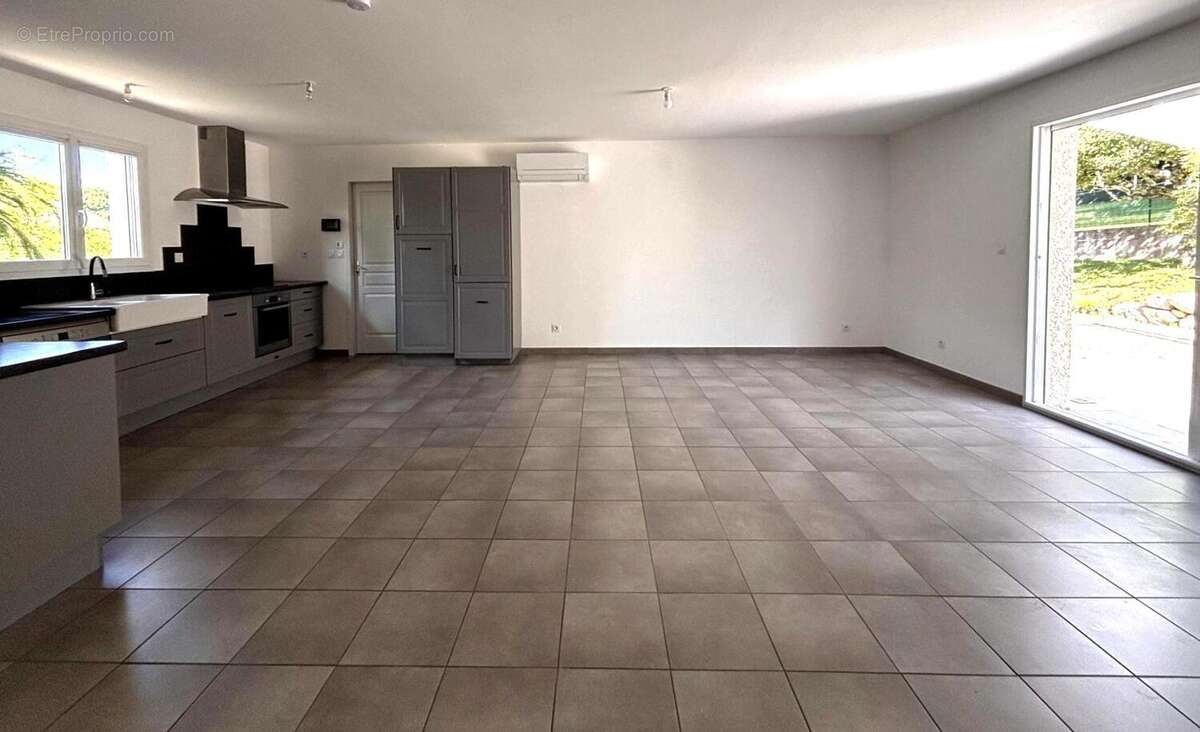 Maison 115 m² à Saint-Hilaire-De-La-Cote  - photo 9