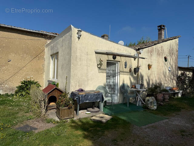 Maison à SAINT-THOMAS-DE-CONAC