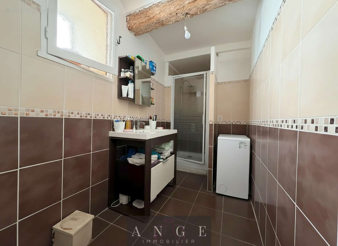 Appartement à SOLLIES-TOUCAS