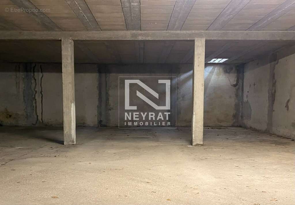 Place de parking sécurisée en sous-sol dans copropriété quartier Mansart - photo 3