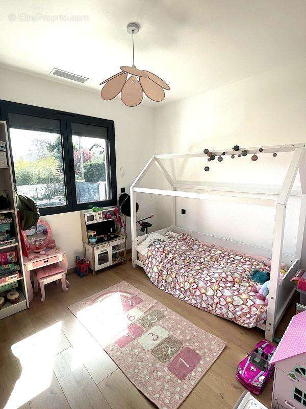 Maison à GREZIEU-LA-VARENNE